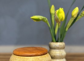 Krukke med l&aring;g